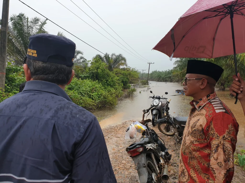 Foto: Pj Bupati Aceh Jaya Meninjau Langsung lokasi Banjir di gampong Panton Kreung kecamatan Panga