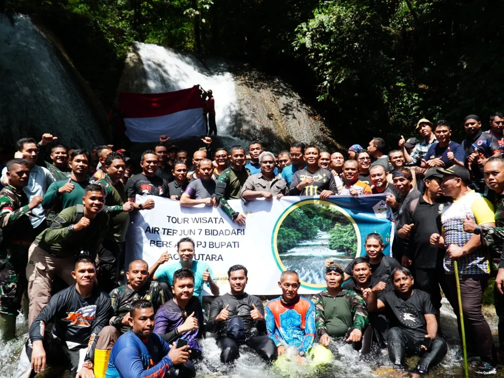 Foto: Mengabadikan destinasi wisata Air Terjun 7 Bidadri bersama Pemerintah Aceh Utara, dandim dan Tim serta Polres Aceh Utara dan tim