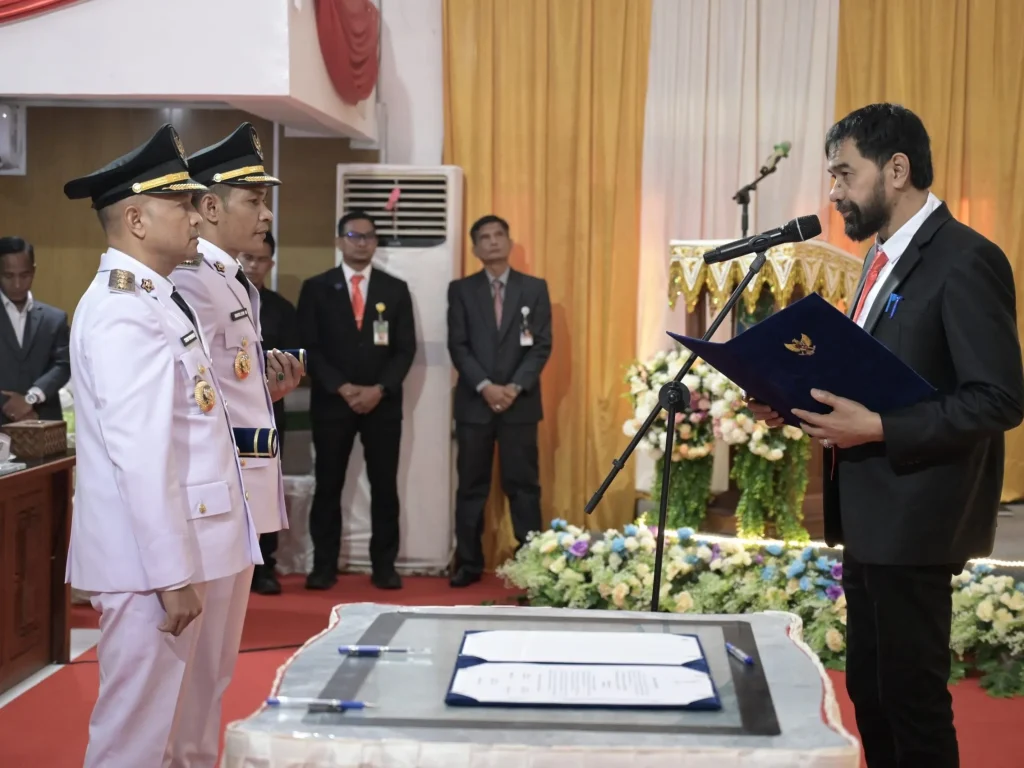 Foto: Gubernur Aceh H, Muzakir Manaf melantik Bupati Aceh Jaya periode 2025-2030