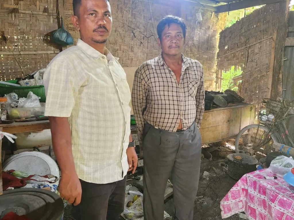 Foto: Kondisi Rumah Warga Kurang Mampu, Salamiah Manaf (55) setelah pemasangan lampu untuk penerangan.