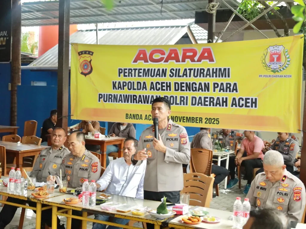 Foto: Kapolda Aceh Irjen Pol. Drs. Marzuki Ali Basyah, mengajak para purnawirawan Polri yang tergabung dalam Persatuan Purnawirawan (PP) Polri Aceh dan Dian Kemala untuk selalu menjaga keakraban dan memperkuat kebersamaan.