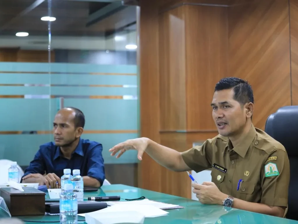 Foto [istimewa] : Sekda Aceh, M. Nasir, S.IP, MPA di dampingi SKPA terkait & BPN perwakilan Aceh menggelar rapat persiapan Pembanguna Huntara & Huntap Bagi korban Bencana Aceh, di Ruang Rapat Sekda, Selasa, 27 Januari 2026.