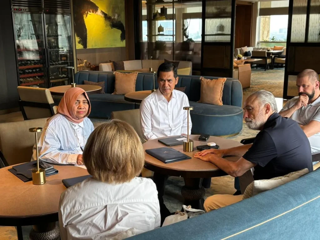 Foto: Sekda Aceh, M. Nasir S.IP MPA melakukan pertemuan & diskusi dengan Perwakilan Business Council Federasi Rusia, Mikhail Kuritsyn, di Keraton At The Plaza Jakarta, Sabtu, 6 Juni 2026
