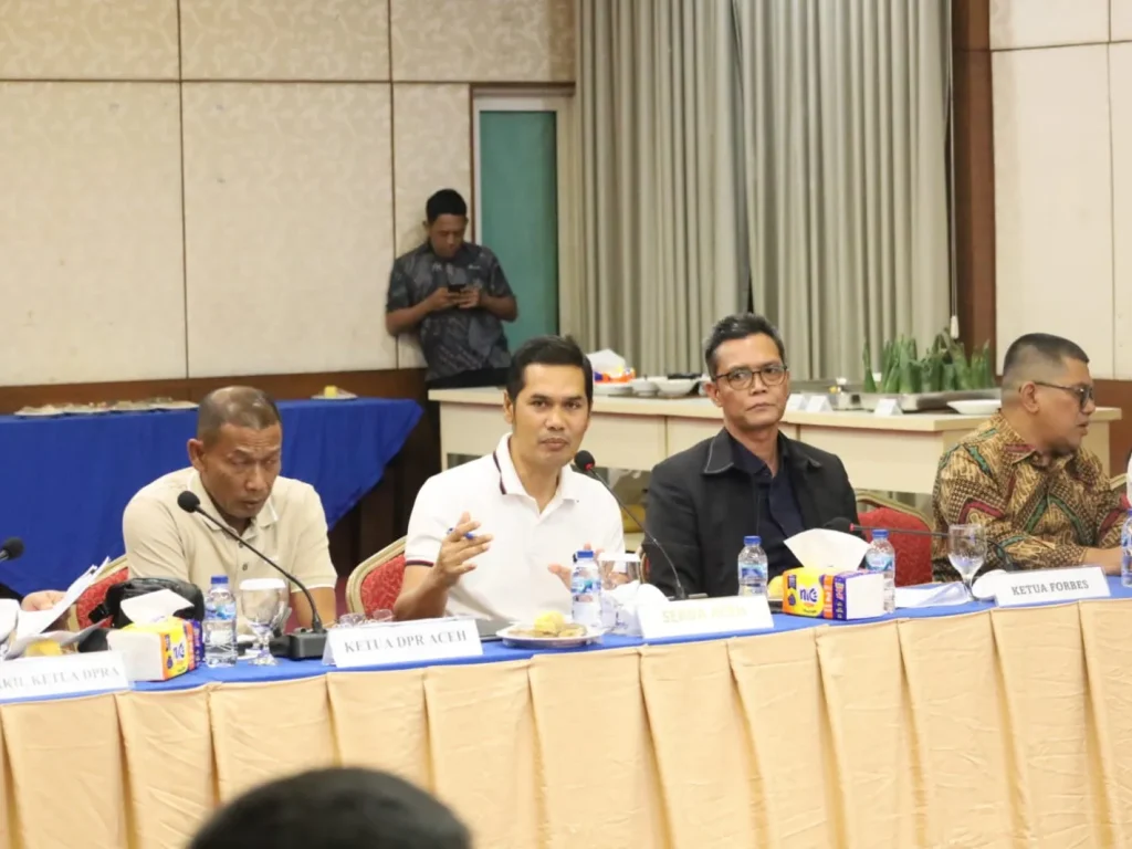 Foto: Pimpinan DPR Aceh dan Forum Bersama Anggota DPR-RI dan DPD-RI (Forbes Aceh) tentang kelanjutan pembahasan Revisi Undang-Undang Pemerintah Aceh (UUPA). Bertempat di kantor Badan Penghubung Pemerintah Aceh (BPPA) di Jakarta, diskusi ini berlangsung mulai pukul 19.30 WIB hingga 22.30 WIB pada Senin (15/06/2026).