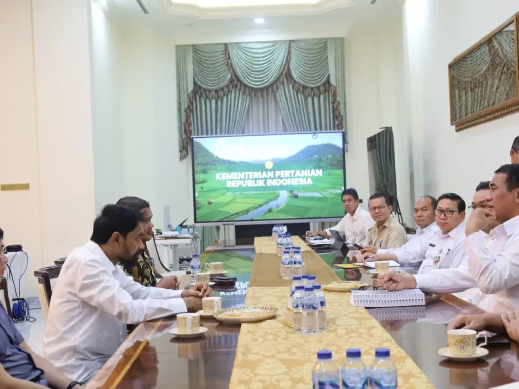Foto: Gubernur Aceh, Muzakir Manaf (Mualem), melakukan audiensi dengan Menteri Pertanian (Mentan) RI Andi Amran Sulaiman di kediaman Menteri, Jakarta Selatan.
