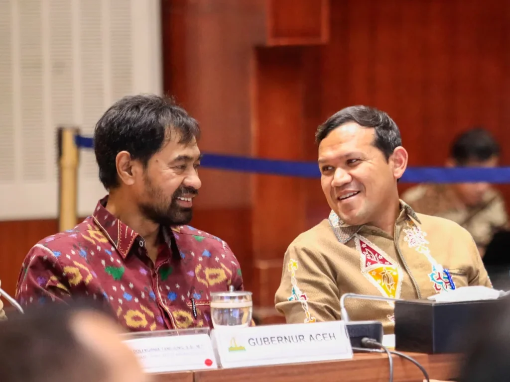 Foto: Gubernur Aceh, Muzakir Manaf dan wakil Gubernur Dek Fadh