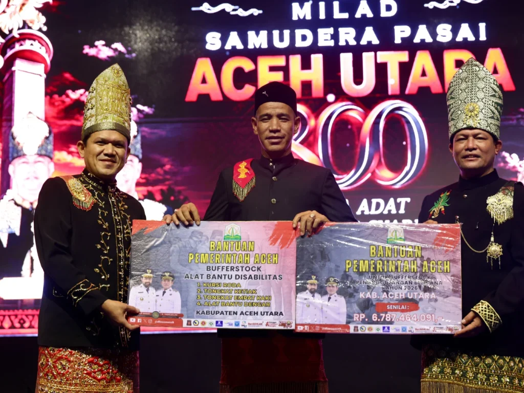 Foto: Dek Fadh Serahkan Rp. 6,78 Miliar Bantuan Untuk Aceh Utara