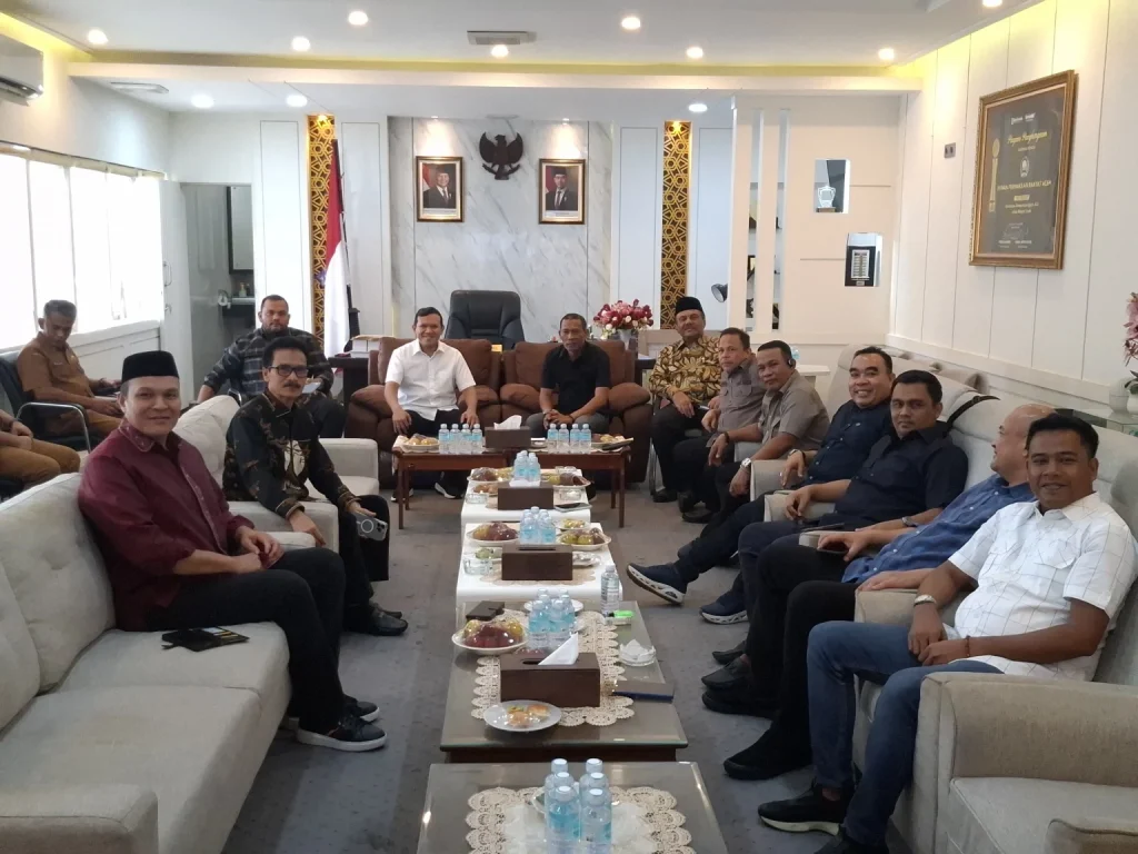 Foto: Dek Fadh Duduk Bareng Ketua DPRA Bahas Perubahan UUPA
