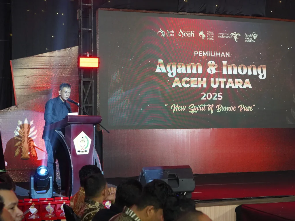 Foto: Bupati Aceh Utara, H. Ismail A Jalil, SE,.M.M, yang diwakili Plh Sekdakab Aceh Utara, Fauzan, memberikan apresiasi terhadap pelaksanaan finalis Agam Inong Aceh Utara tahun 2025