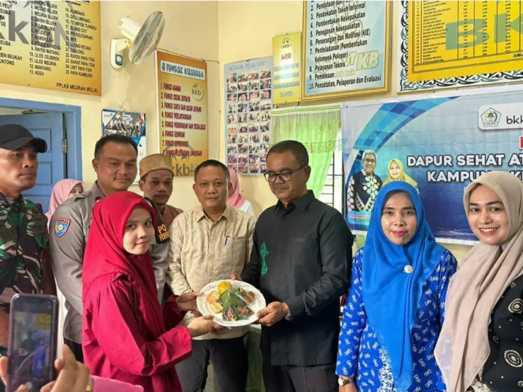 Foto: Foto: Kepala DPM-PPKB Aceh Utara Fuad Mukhtar, didampingi Tim Persagi, TP-PKK Aceh Utara, Kepala Balai KB, Kepala Puskesmas, Muspika, dan Keuchik Gampong Ubiet Paya Itek, saat pembukaan kegiatan Dashat di Gampong Ubiet Paya Itek, Kecamatan Meurah Mulia, Kamis, 27 Juni 2024.