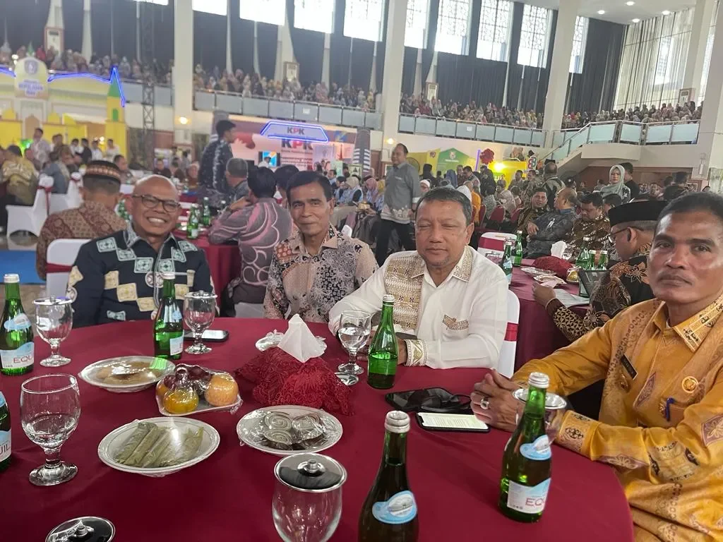 Foto: Sekretaris Daerah (Sekda) Aceh Utara Dr. A. Murtala, M.Si yang hadir langsung pada acara tersebut mewakili Penjabat (Pj). Bupati Dr. Drs. Mahyuzar, M.Si pada kegiatan KPK