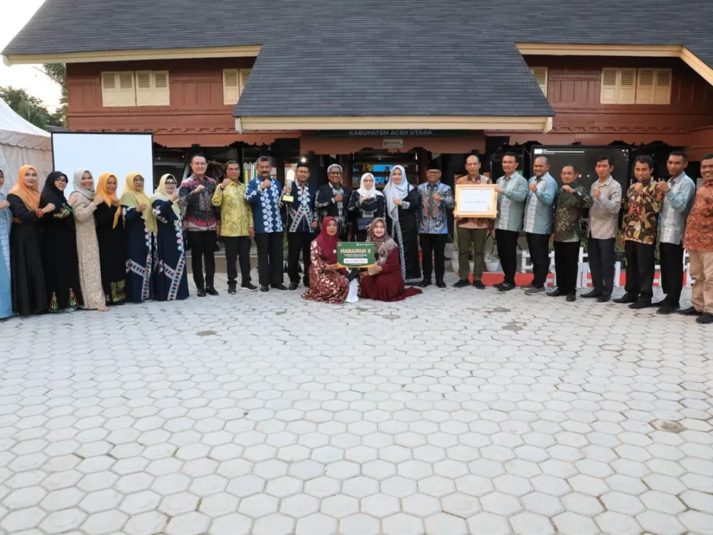 Foto: Usai Menerima Juara Harapan I, Pj Bupati Aceh Utara berfoto bersama