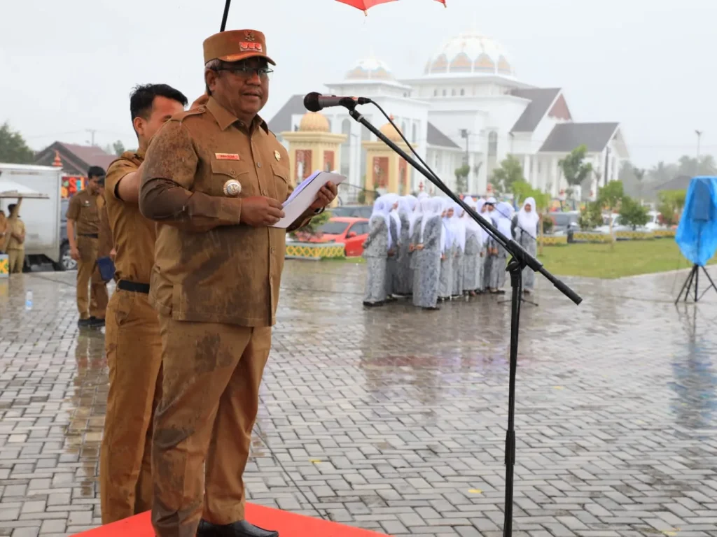 FOTO: Penjabat Bupati Dr Mahyuzar, MSi.