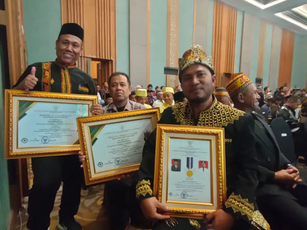 Foto : Ketua Pokdarwis Bantayan, didampingi Kabid Wisata, Umar S.Sos,. MAP