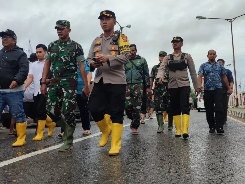 Foto: Pj Bupati Meninjau Banjir di Pusat Ibukota Aceh Utara