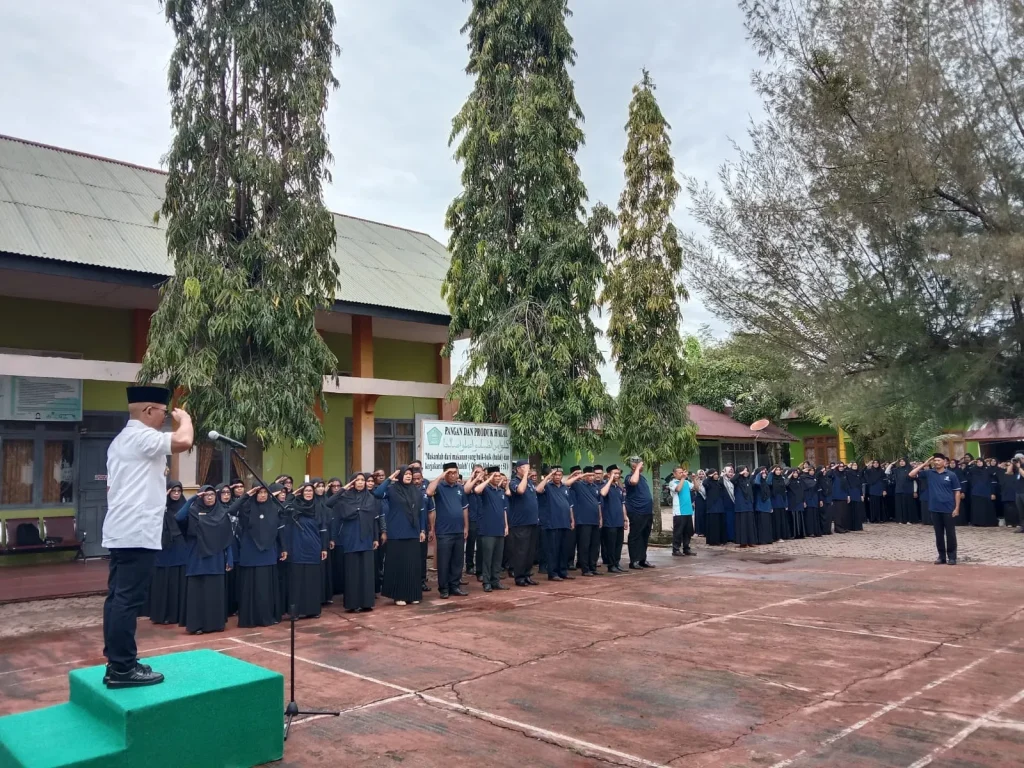 Foto: Pj. Bupati Aceh Jaya, Dr. A. Murtala., M.Si., menjadi inspektur upacara HAB ke 78