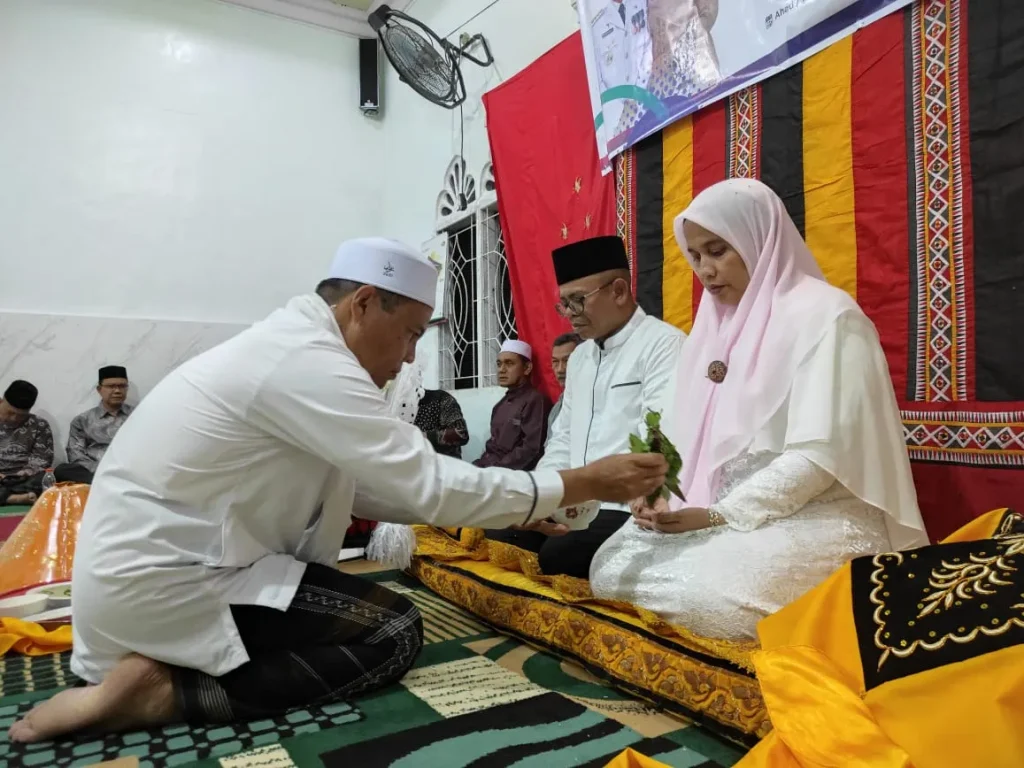 Foto: Pj. Bupati Aceh Jaya, Dr. A. Murtala, penuhi undangan masyarakat Gampong Meunasah Weh, Kecamatan Jaya, dalam rangka silaturahmi bersama masyarakat, aparatur, dan para tokoh setempat. Kegiatan tersebut berlangsung pada Minggu malam (14/01/2024).