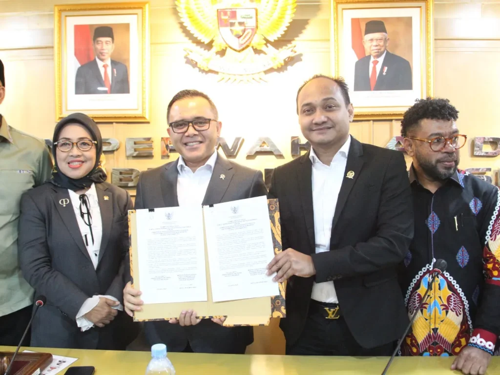 Foto: Ketua Komite I DPD RI, Fachrul Razi mengingatkan terkait alokasi rekrutmen ASN 2024 untuk daerah lebih diprioritaskan terutama Fresh Graduate dan memberikan afirmasi kepada mereka yang telah menjadi tenaga honorer hingga 15 tahun yang berasal di daerah terluar, terdepan dan daerah pasca konflik.