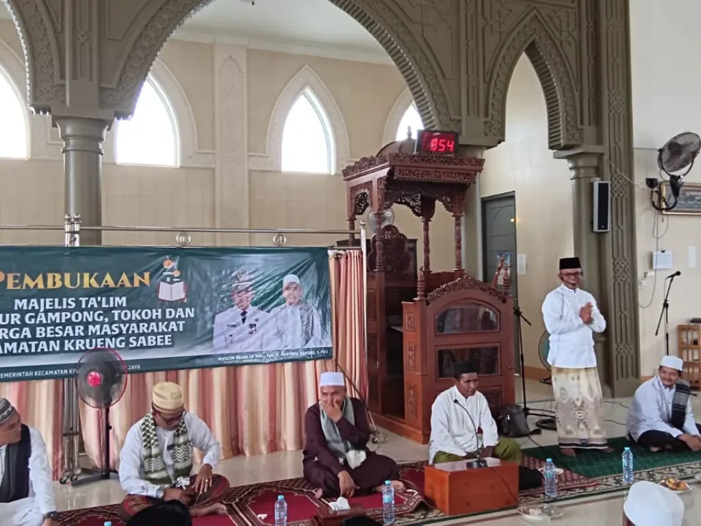 Foto: Pj. Bupati Aceh Jaya mengajak generasi muda untuk turut serta aktif dalam kegiatan Majlis Ta'lim