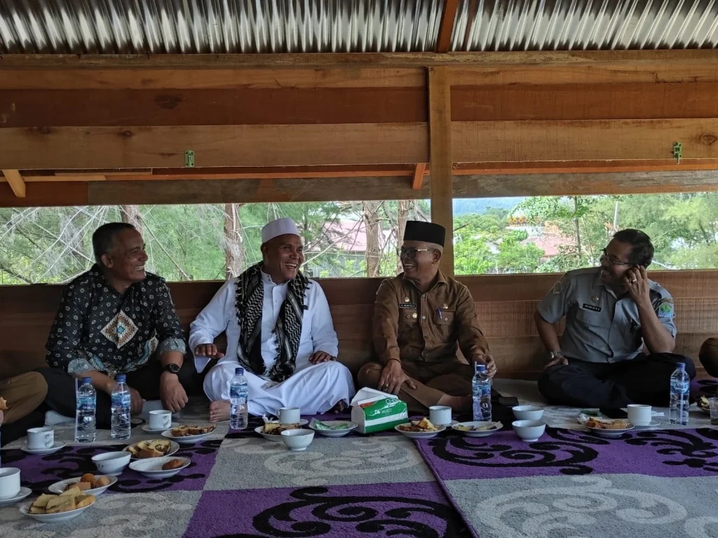 Foto: Pj Bupati Aceh Jaya Bersilahturahmi ke Dayah Darul Abrar, pimpinan Walidi H. Mustafa Sarong