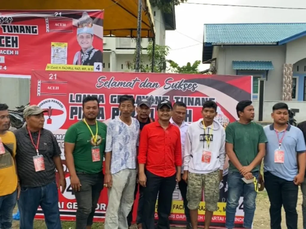 Foto: Senator Aceh Fachrul Razi gelar lomba Layang Tunang Piala Partai Aceh bersama masyarakat Komunitas Geulayang Tunang Pinokio Gampong Panggoi, Kecamatan Muara Dua, Kota Lhokseumawe.