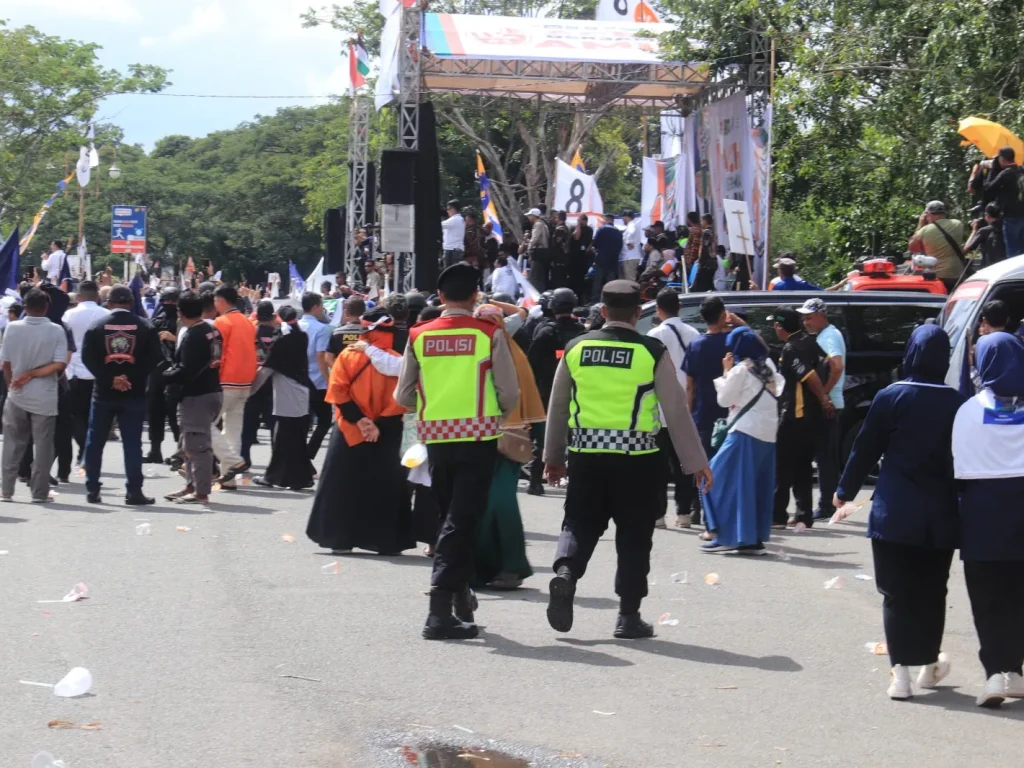 Foto: Personel Polresta Banda Aceh yang di-backup Polda Aceh sukses mengamankan kampanye terbuka calon presiden (capres) RI nomor urut satu Anies Rasyid Baswedan yang dipusatkan di halaman Stadion H. Dimurthala Lampineung, Kota Banda Aceh
