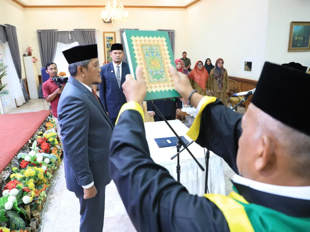 Foto: Pelantikan Pj Sekda, Dayan Albar dipendopo Bupati Lhokseumawe