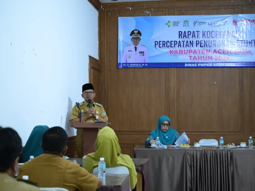 Foto: Penjabat Bupati Aceh Jaya, Dr. A. Murtala, M.Si., memimpin Rapat Koordinasi Percepatan Penurunan Stunting Kabupaten Aceh Jaya Tahun 2024 di Hotel Pantai Barat pada hari Senin (7/2/2024).