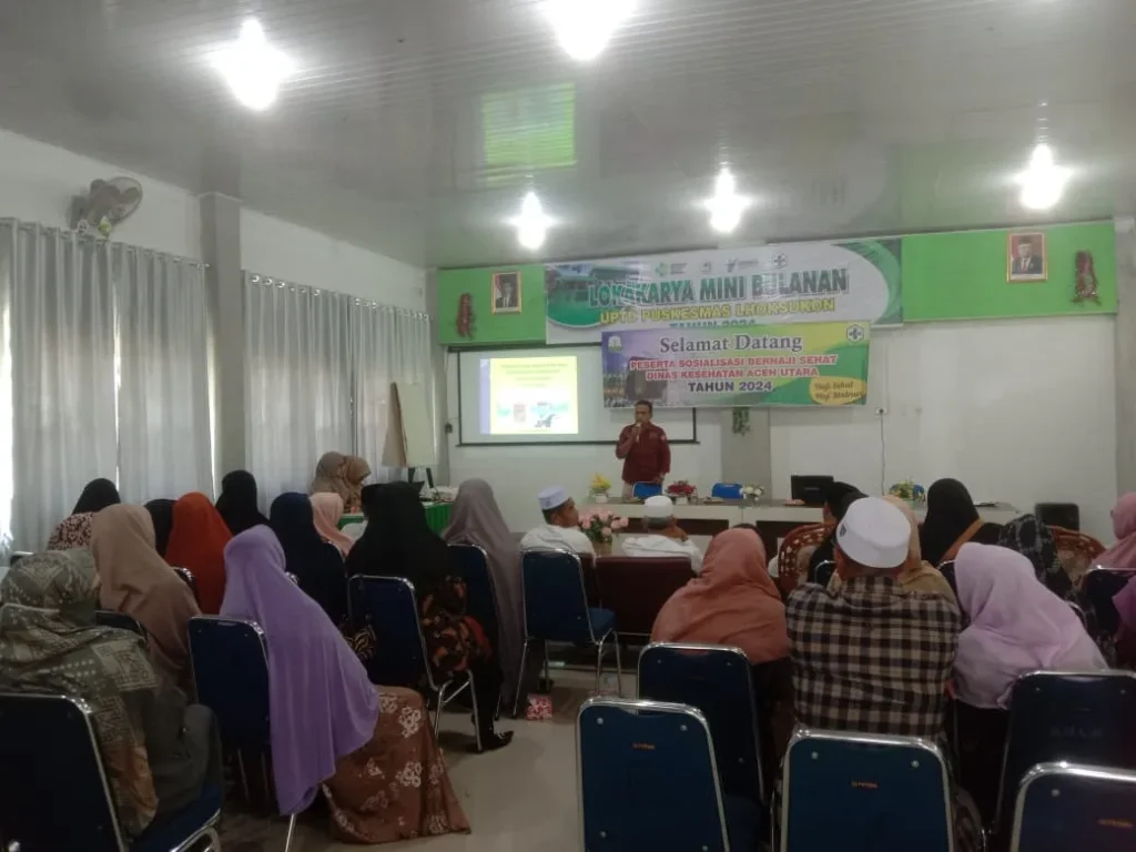 Foto: Petugas Dinas Kesehatan Aceh Utara, Saiful Bahri AMK mensosialisasikan Berhaji Sehat & Istithaah Kesehatan Calon Jamaah Haji 2024