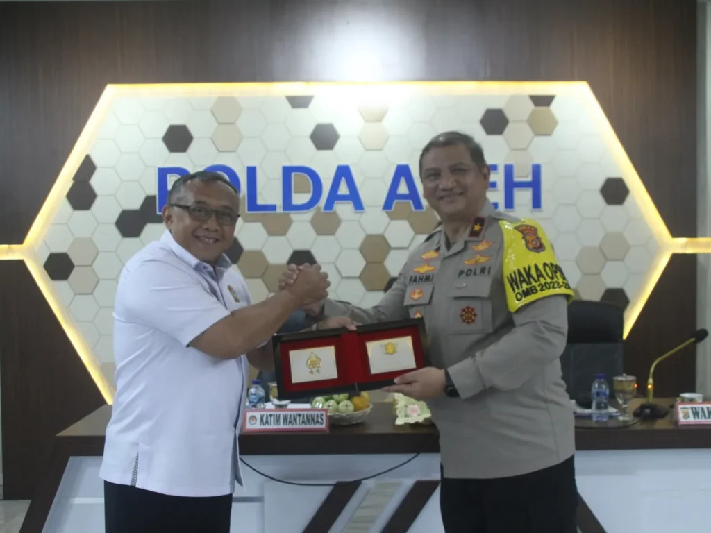 Foto: akapolda Aceh Brigjen Armia Fahmi bersama tim Kunjungan Kerja Dalam Negeri (KKDN) Sekretariat Jenderal Dewan Ketahanan Nasional (Setjen Wantannas) Republik Indonesia membahas soal penanganan etnis Rohingnya dalam audiensi di Aula Machdum Sakti Polda Aceh, Selasa, 5 Maret 2024.