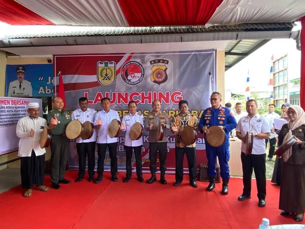 Foto: Dirresnarkoba Polda Aceh Kombes Shobarmen menghadiri peluncuran Kampung Bebas Narkoba (KBN) Polresta Banda Aceh di Kantor Keuchik Gampong Lhong Raya, Kecamatan Banda Raya, Kota Banda Aceh, Kamis, 21 Maret 2024.
