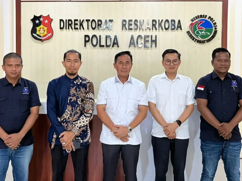 Foto: Dirresnarkoba Polda Aceh Kombes Shobarmen menerima audiensi Instansi Penerima Wajib Lapor (IPWL) dari Yayasan Surya Seuramo Aceh Mulya dan Yayasan Rumoh Geutanyoe Aceh di Aula Tunggal Panaluan Ditresnarkoba Polda Aceh, Kamis, 21 Maret 2024.