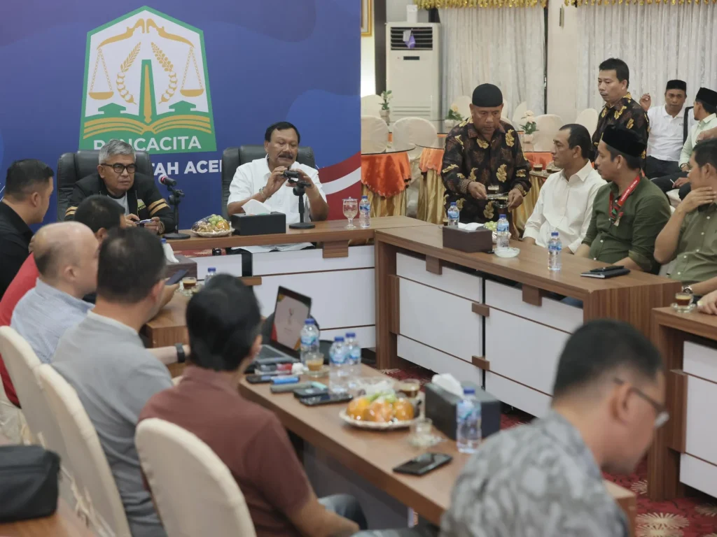 Foto: Pj Gubernur Aceh Butami Rapat Persiapan Pelaksanaan PON XXI Tahun 2024 Bersama wakil Ketua KONI Pusat, Senin Malam 25 Maret 2024 di pendopo Gubernur Aceh