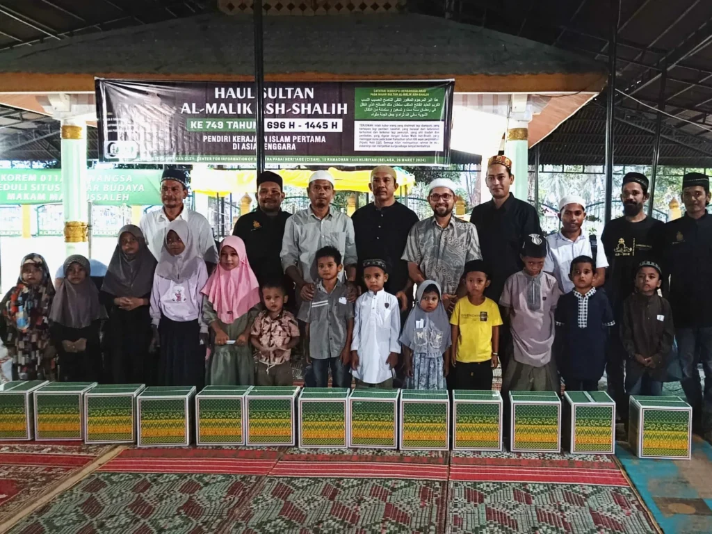 Foto: Center for Information Of Samudra Pasai Heritage (CISAH) menggelar peringatan haul Sultan Al-Malik Ash-Shalih yang ke 749 tahun, acara dilaksanakan di komplek makam sang sultan, tepatnya di gampong Beuringen kecamatan Samudera kabupaten Aceh Utara