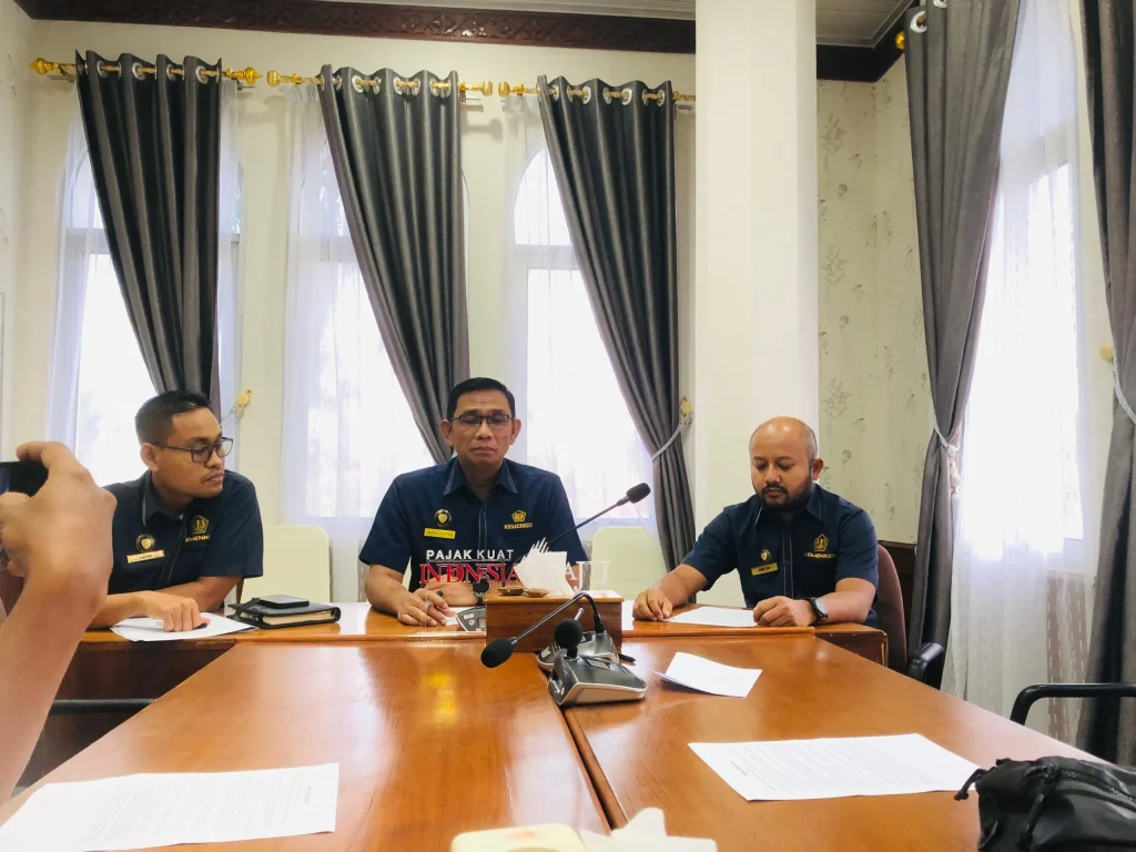 Foto: Kepala Kantor Pajak Lhokseumawe, Sutanto Agustiono menghimbau kepada para Wajib Pajak untuk segera melaporkan SPT tahun 2023.