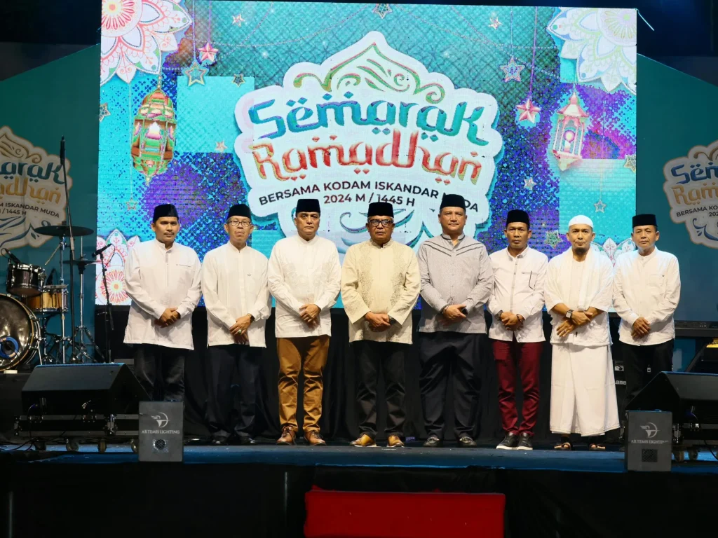 Foto: Pj Gubernur Aceh Bustami bersama  forkopimda Memberi  Sambutan Sekaligus Membuka Acara Semarak Ramadhan Kodam IM 2024 di lapangan Blangpadang , kamis malam 28 Maret 2024.