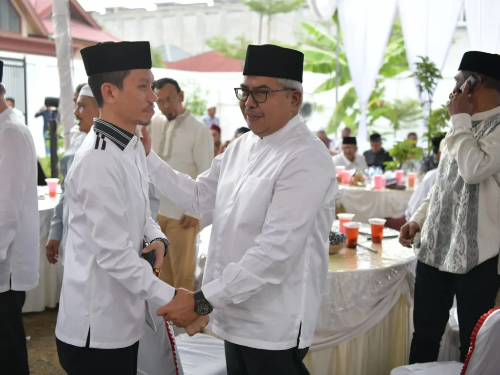 foto: Pj. Gubernur Aceh, Bustami sialtirrahmi dan Buka Puasa Bersama dengan Forkopimda Bireuen, Tokoh dan Masyarakat Bireuen di Kediaman Mertua Pj Gubernur Aceh, Minggu, 31/03/2024.