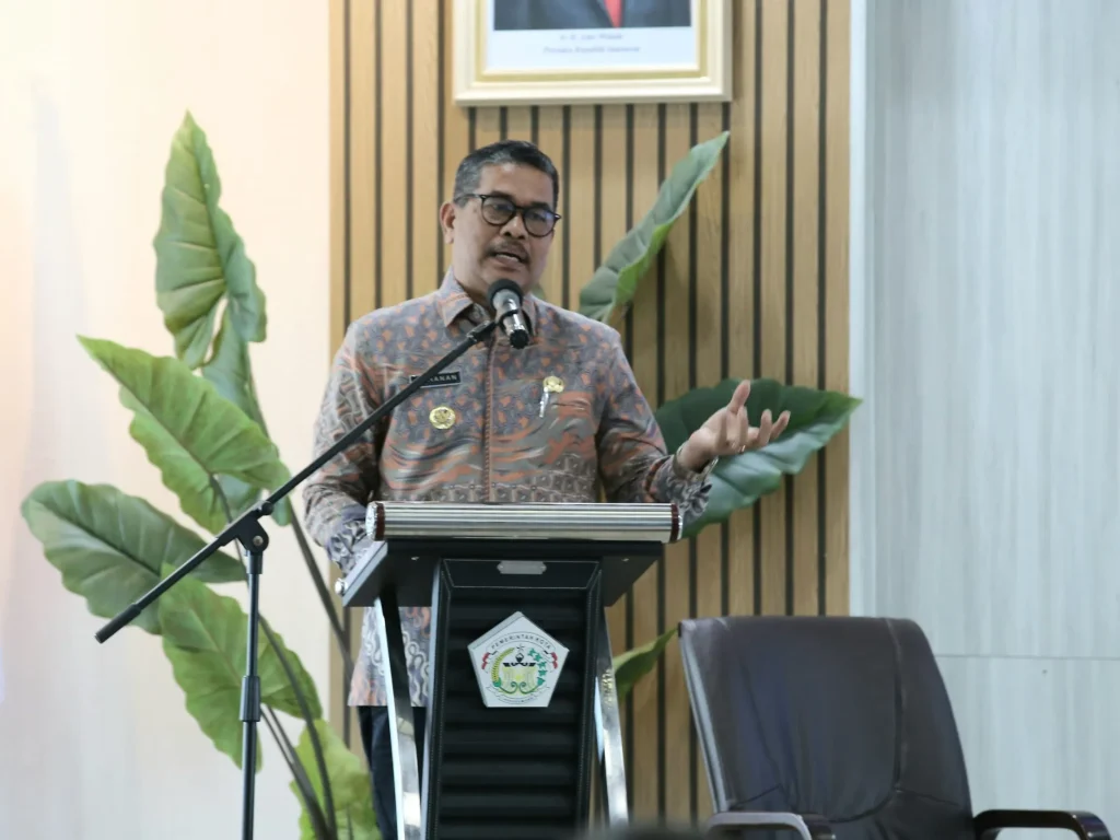 Foto: Penjabat (Pj) Wali Kota Lhokseumawe, A. Hanan, SP, MM, secara resmi membuka Musyawarah Perencanaan Pembangunan (Musrenbang) untuk menyusun Rancangan Rencana Pembangunan Jangka Panjang Kota (RPJPK) Lhokseumawe tahun 2025-2045
