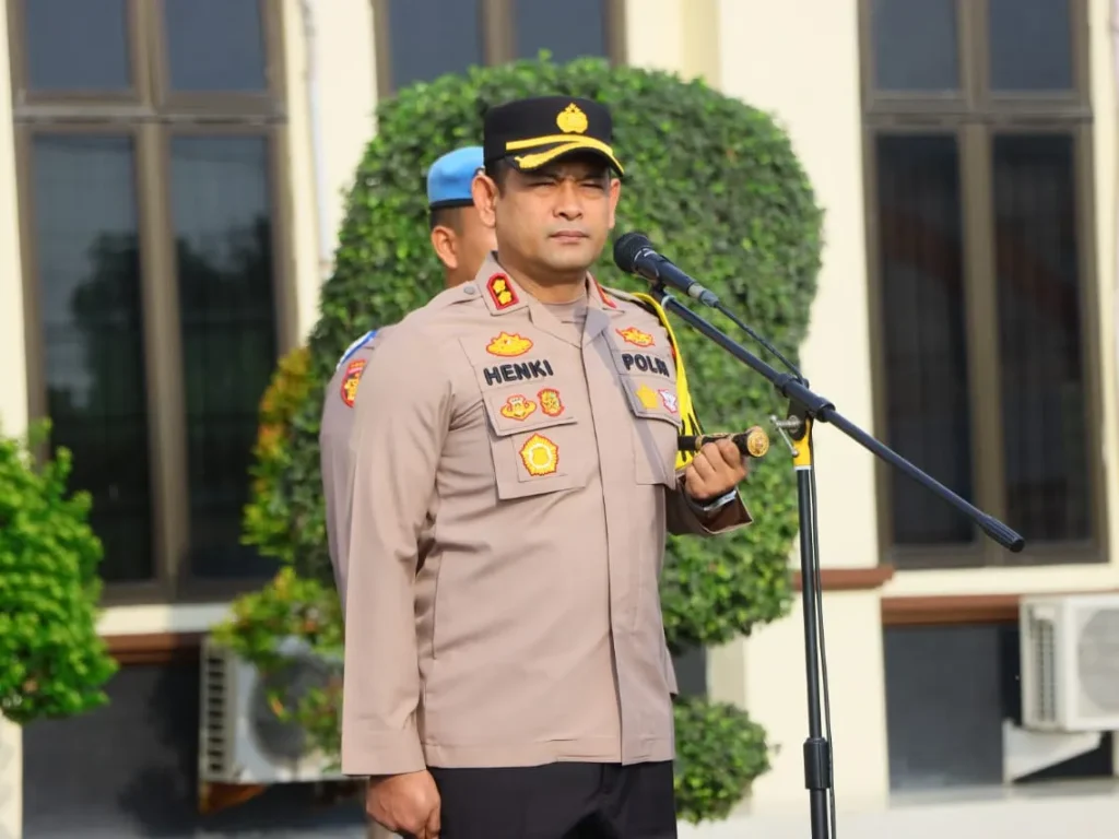 Foto: Kapolres Lhokseumawe AKBP Henki Ismanto, S.I.K memimpin langsung apel perdana pasca-lebaran di lapangan Satya Haprabu Polres Lhokseumawe
