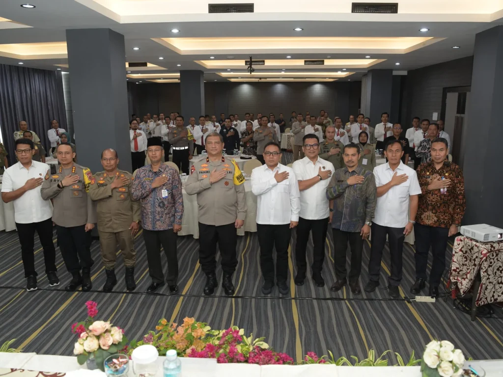Foto: Asisten administrasi umum Sekda Aceh Dr. Iskandar, AP menghadiri sekaligus membacakan sambutan tertulis Pj. Gubernur Aceh pada acara pembinaan  peningkatan kemampuan dan  fungsi PPNS di Hotel Kriyad Muraya Banda Aceh, 18/4/2024