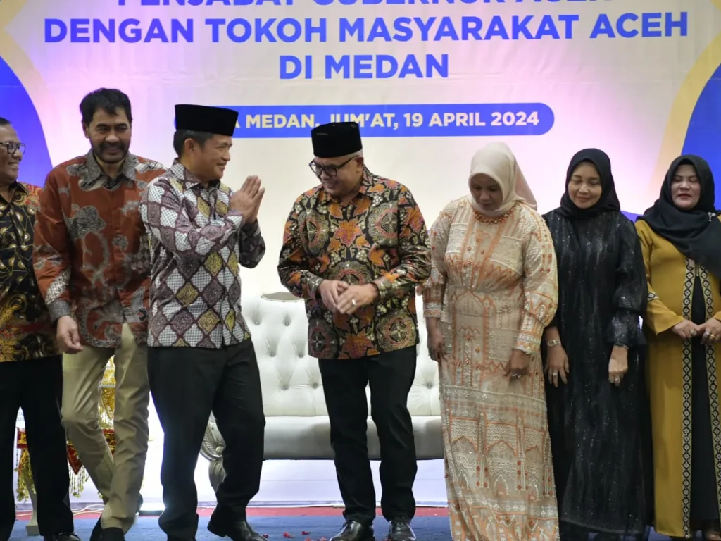 Foto: Pj. Gubernur Aceh, Bustami, SE. M. Si Bersama Pj. Gubernur Sumut, Hasunuddin, Ketua Partai Aceh, Muzakir Manaf, Ketua DPR Aceh, Zulfadhli dan Ketua Tokoh Masyarakat Aceh Medan Peusijuk serta Silaturrahmi dan Halal Bi Halal  dengan Tokoh Masyarakat Aceh di Balai Raya Aceh Sepakat Jalan Mengkara Nomor 2, Petisah Tengah, Kecamatan Medan Petisah, Sumatera Utara, Jumat Malam, 19/04/2024.
