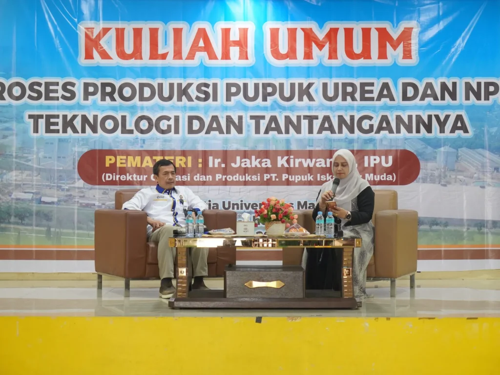 Foto: Direktur Operasi dan Produksi PT Pupuk Iskandar Muda (PIM), Ir Jaka Kirwanto IPU memberikan kuliah umum kepada mahasiswa Universitas Malikussaleh tentang proses produksi Pupuk Urea dan NPK (Nitrogen, Fosfor, Kalium) yang dilaksanakan di Aula Cut Meutia, kampus Bukit Indah, Lhokseumawe, Senin (6/5/2024).