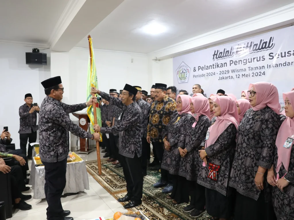 Foto: Pj Wali Kota Lhokseumawe A. Hanan resmi mengukuhkan Pengurus Seuramoe Syadara Lhokseumawe (SEUSAMA) Periode 2024-2029, di Wisma Taman Iskandar Muda Jakarta, Minggu (12/5/2023).
