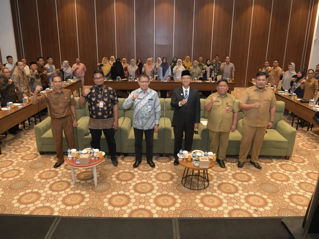 Foto: Asisten Administrasi Umum Setda Aceh Dr. Iskandar. AP membuka acara rakor pelaksana tugas dan wewenang GWPP pembina dan pengendali perangkat daerah kecamatan di Hotel Ayani Banda Aceh, 21/5/2024