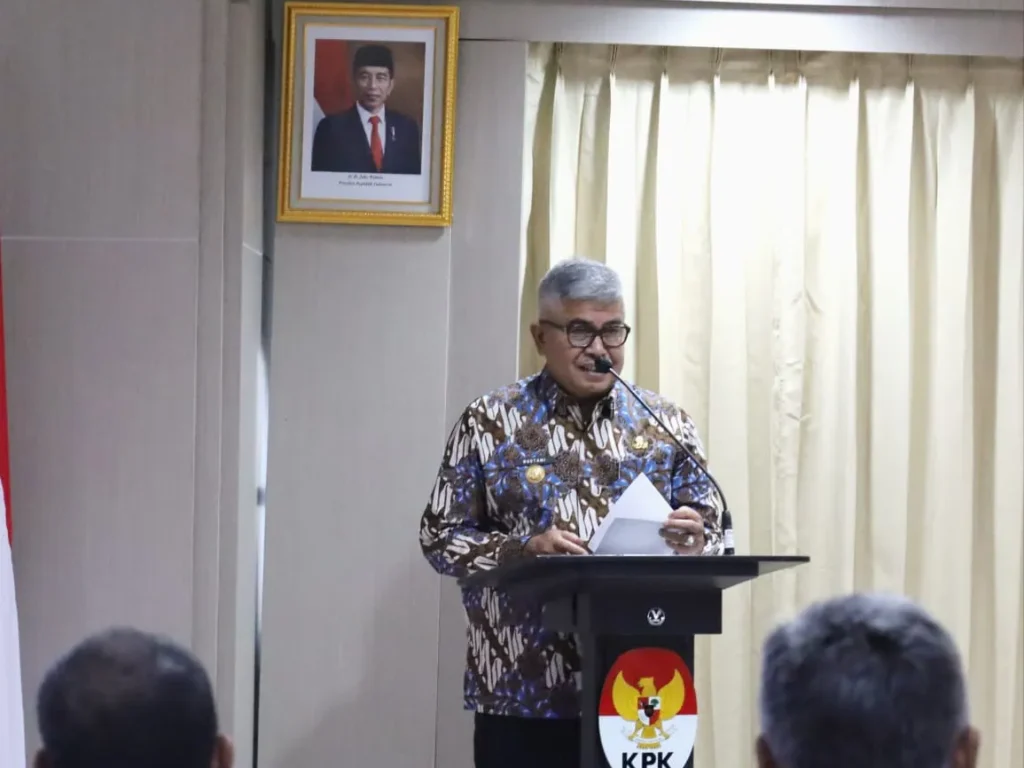 Foto: Pj Gubernur Aceh Bustami Hamzah, saat menyampaikan sambutan dalam acara Rapat Koordinasi Penetapan Target Komitmen MCP Pada 24 Pemerintah daerah se-Aceh, di Auditorium Bhinneka Tunggal Ika, Lantai 16 Gedung Merah Putih KPK, Jakarta Selatan, Rabu, 22 Mei 2024
Pemerintah Aceh Siap Capai Target MCP Tahun 2024