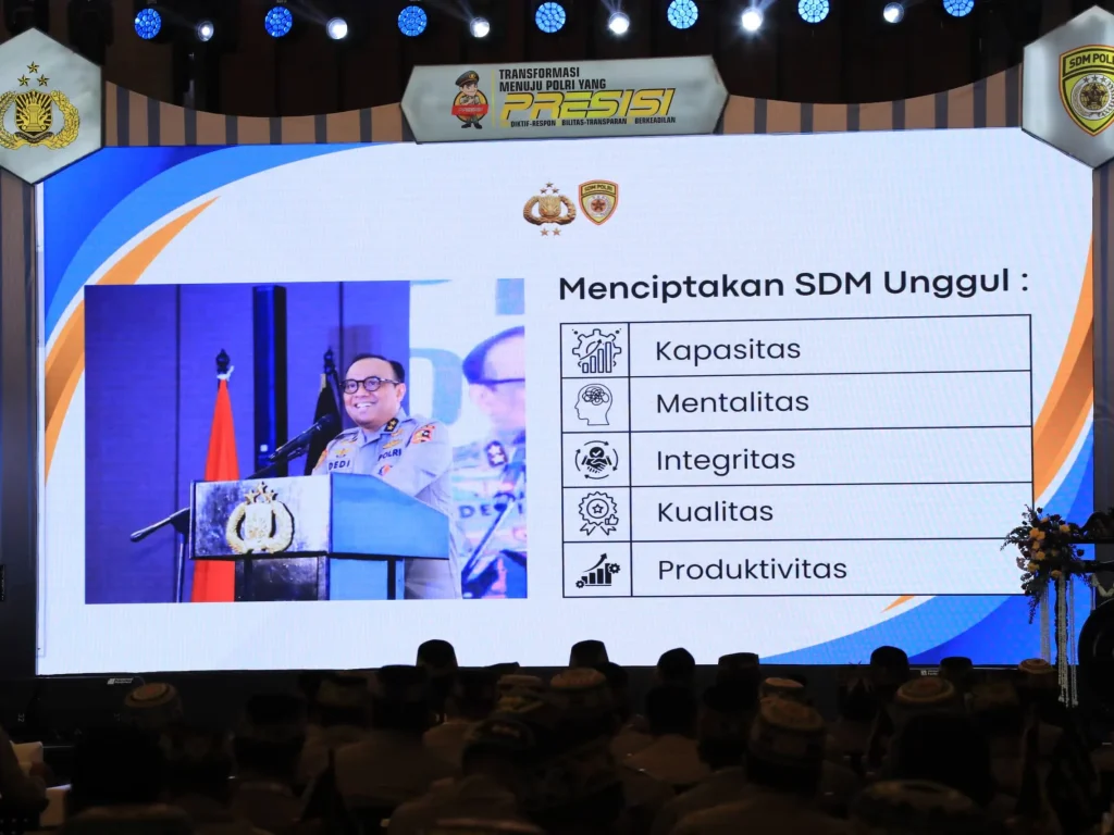 Foto:  Polri melalui Asisten Kapolri bidang Sumber Daya Manusia (As SDM) Irjen Dedi Prasetyo meluncurkan buku