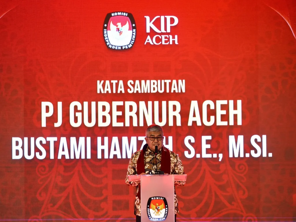 Foto: Penjabat  Gubernur Aceh Bustami SE, M.Si, menyampaikan sambutan pada peluncuran Pemilihan Gubernur dan Wakil Gubernur Aceh Tahun 2024, yang diselenggarakan oleh Komisi Independen Pemilihan (KIP) Aceh, di Ballroom Hermes Palace Hotel, Selasa (28/5/2024) malam.