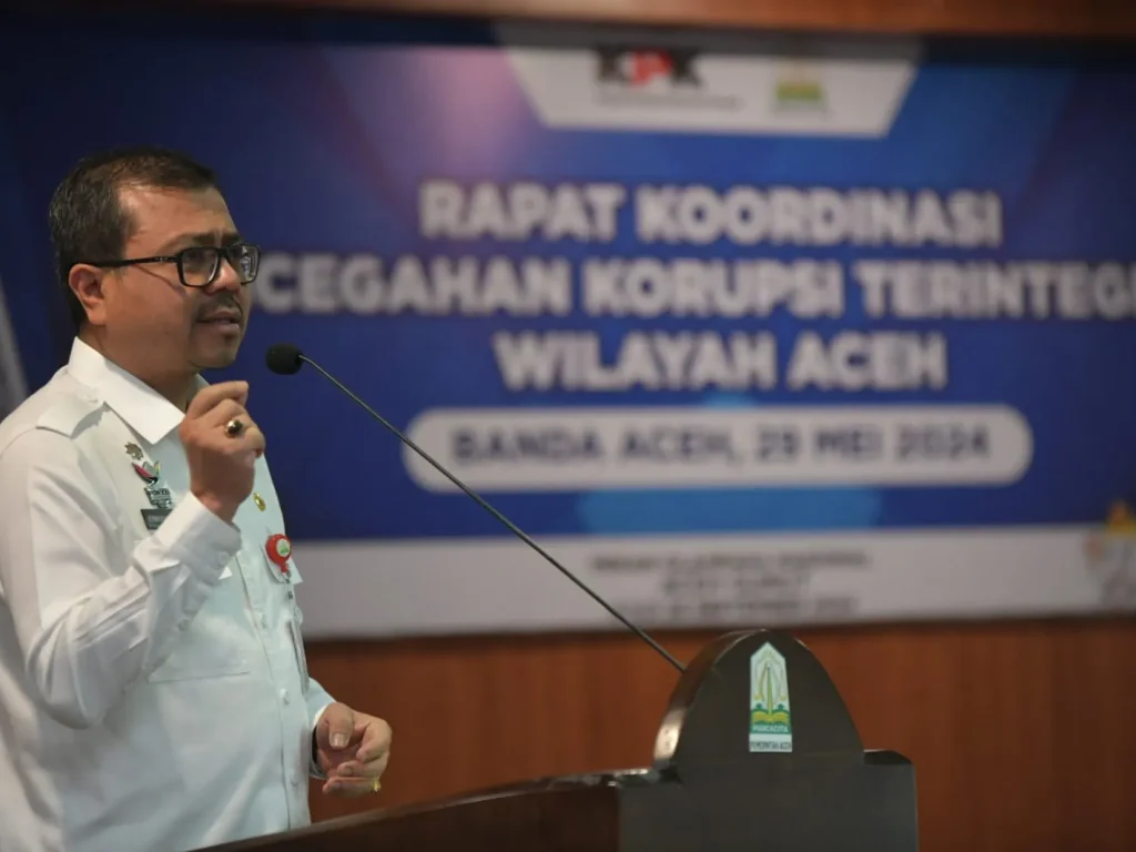 Foto: Sekda Aceh, Azwardi AP Menyampaikan Sambutan Sekaligus Membuka Rapat Koordinasi Pencegahan Korupsi Terintegrasi Wilayah Aceh dengan Sekda Kabupaten/Kota Se-Aceh di Gedung Serbaguna Setda Aceh, Kantor Gubernur Aceh, Rabu, 29/05/2024.