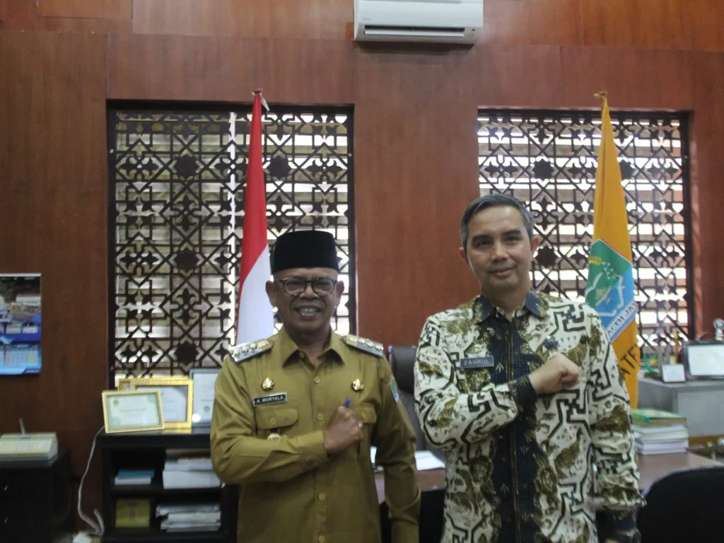 Foto:  Pj. Bupati Aceh Jaya, Dr. A Murtala., M.Si., menerima kunjungan silaturahmi dari Kepala BNN Kota Banda Aceh, Kombes Pol Zahrul Bawadi, SH,.MM., beserta Tim di Ruang Kerja Bupati Aceh Jaya pada selasa,4 Juni 2024.