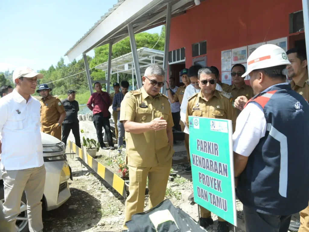 Foto: Penjabat Gubernur Aceh Bustami meninjau pengerjaan venue pacuan kuda yang akan digunakan untuk kegiatan Pekan Olahraga Nasional (PON) 2024 di Belang Bebangka, Kecamatan Pegasing, Aceh Tengah, Selasa 4 Juni 2024. Pj Gubernur dalam kunjungan itu didampingi Pj Bupati Aceh Tengah T Mirzuan, sejumlah kepala Satuan Kerja Perangkat Aceh dan kepala Biro terkait, Forkopimdakab Aceh Tengah serta sejumlah pejabat terkait lainnya.